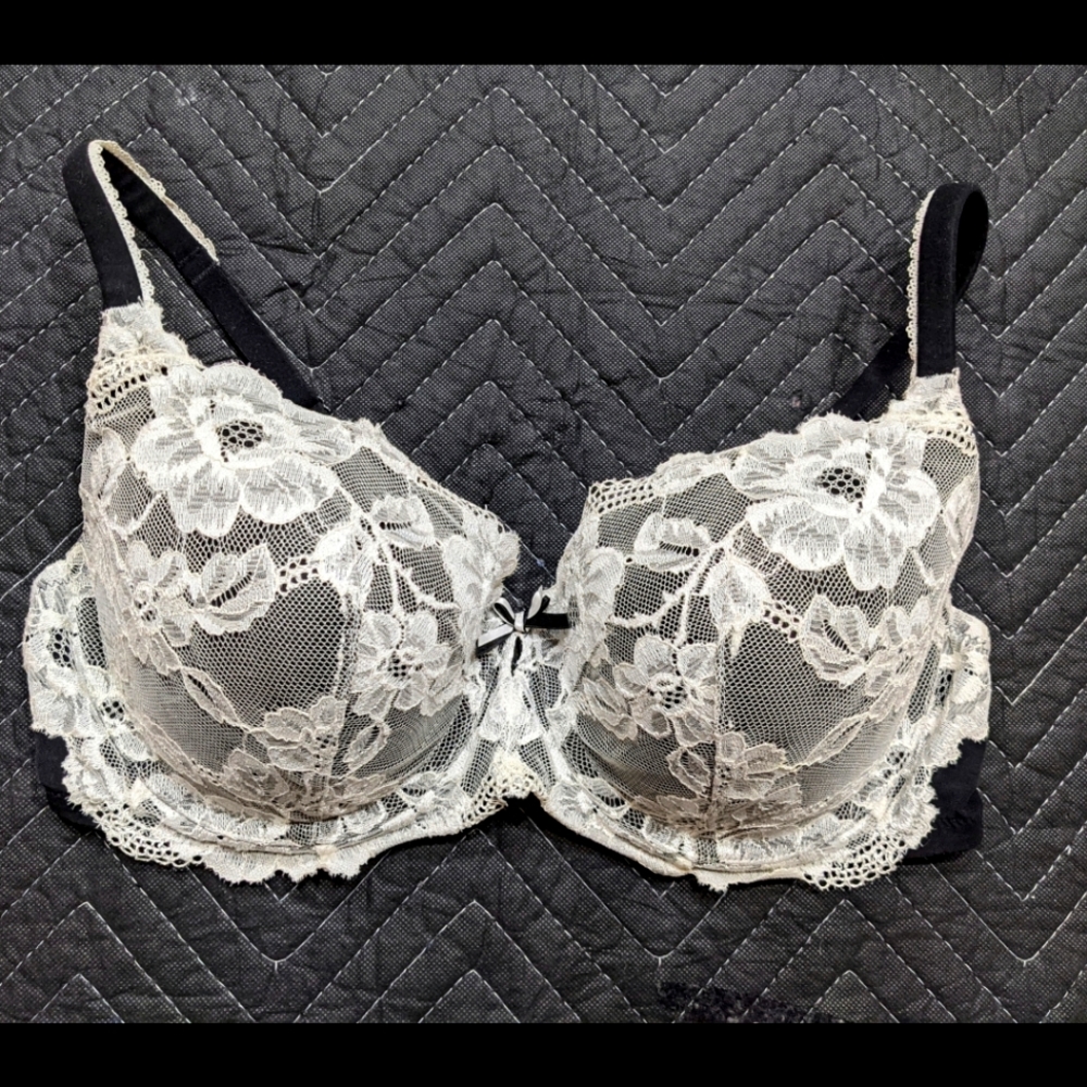 Victoria's Secret Black and White Lace Underwire Bra